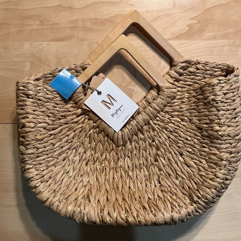 Miztique handbag. BGT-81781# natural in color